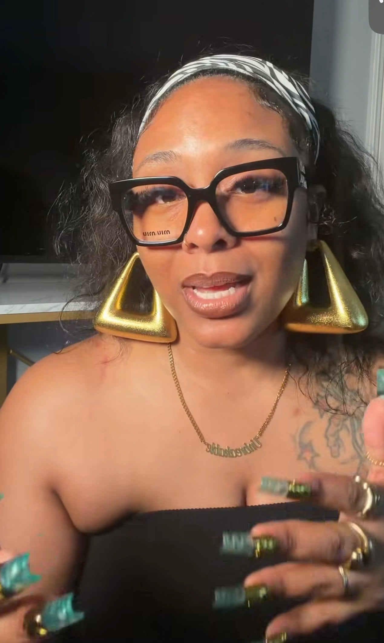 It Girl Earrings